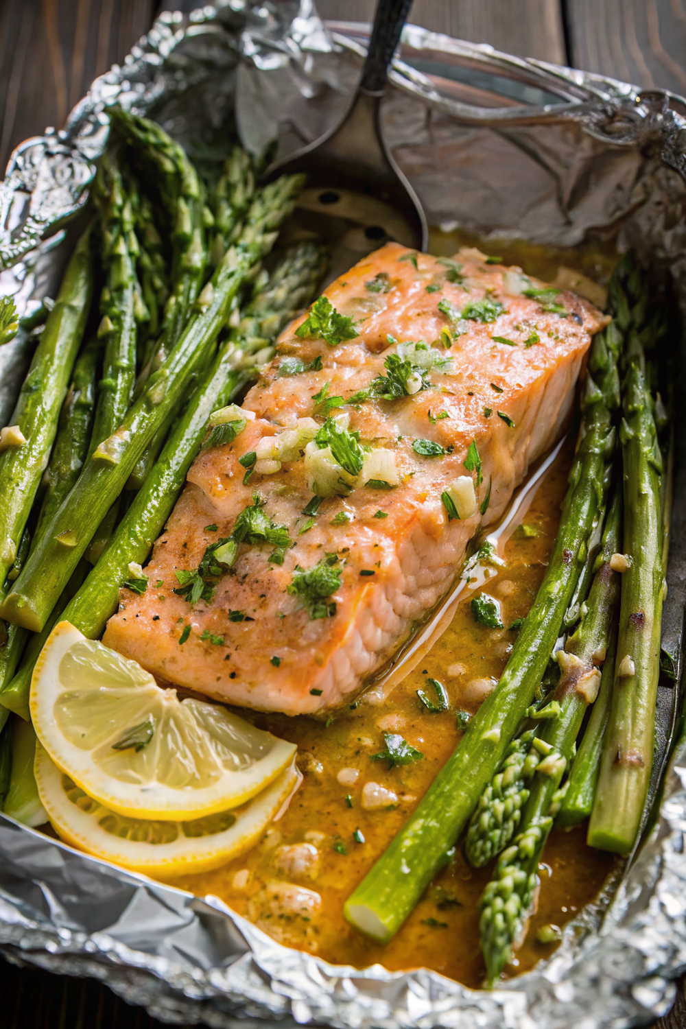 Baked Salmon in Foil Packs with Asparagus – The Best Easy, Juicy, Flavor-Packed Oven-Baked Salmon Dinner